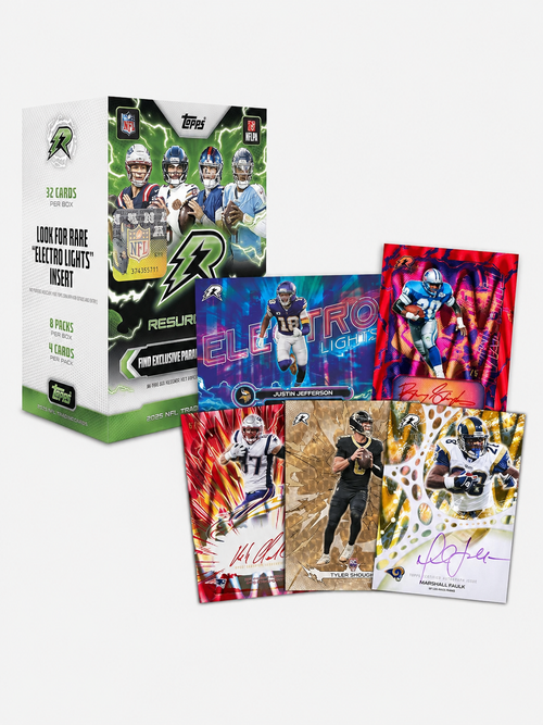 Caja 2025 Topps Resurgence Football Value Box junto a tarjetas coleccionables